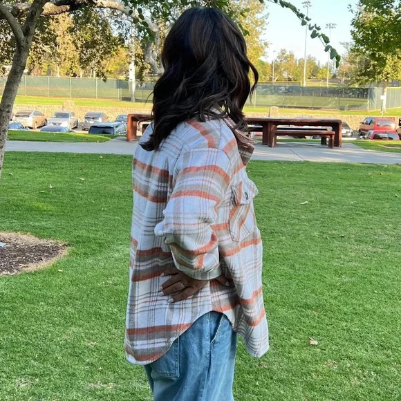 Plaid Flannel Shacket Oversized Khaki Oatmeal Thick Soft Cozy Material Pockets - Picture 5 of 6